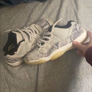 11 retro low 'light bone snakeskin